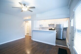 24 E Washington Ave in Lake Bluff, IL - Building Photo - Building Photo