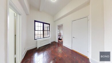 160 W 73rd St in New York, NY - Building Photo - Building Photo
