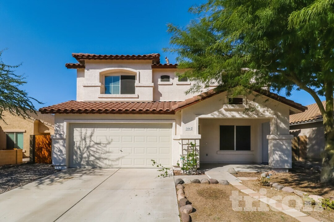 1462 S 220th Ln in Buckeye, AZ - Foto de edificio