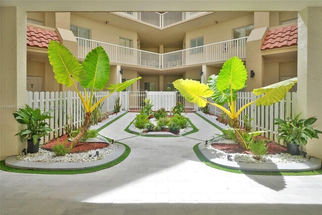 10720 NW 66th St in Doral, FL - Building Photo - Building Photo