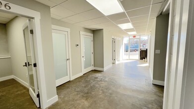204 5th Ave E in Springfield, TN - Foto de edificio - Building Photo