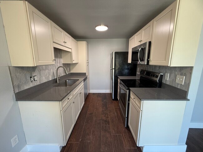 Salmon Creek Apartments in Sumner, WA - Building Photo - Building Photo