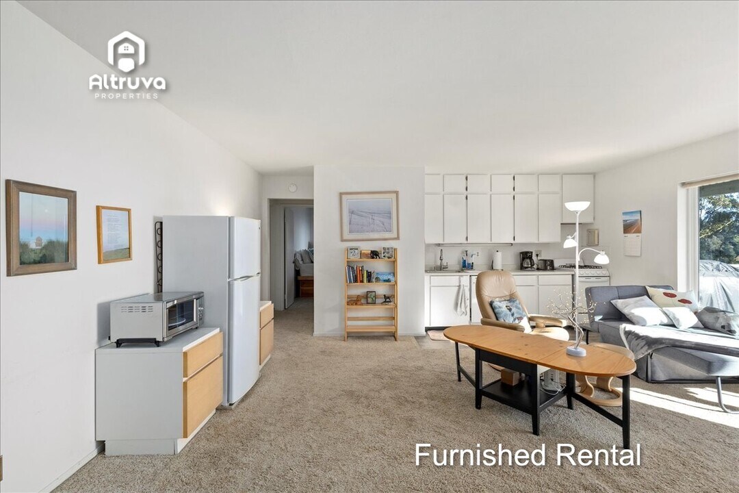 2177 Manzanita Dr in Oakland, CA - Foto de edificio