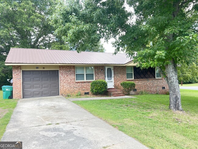 property at 906 E Tower Rd