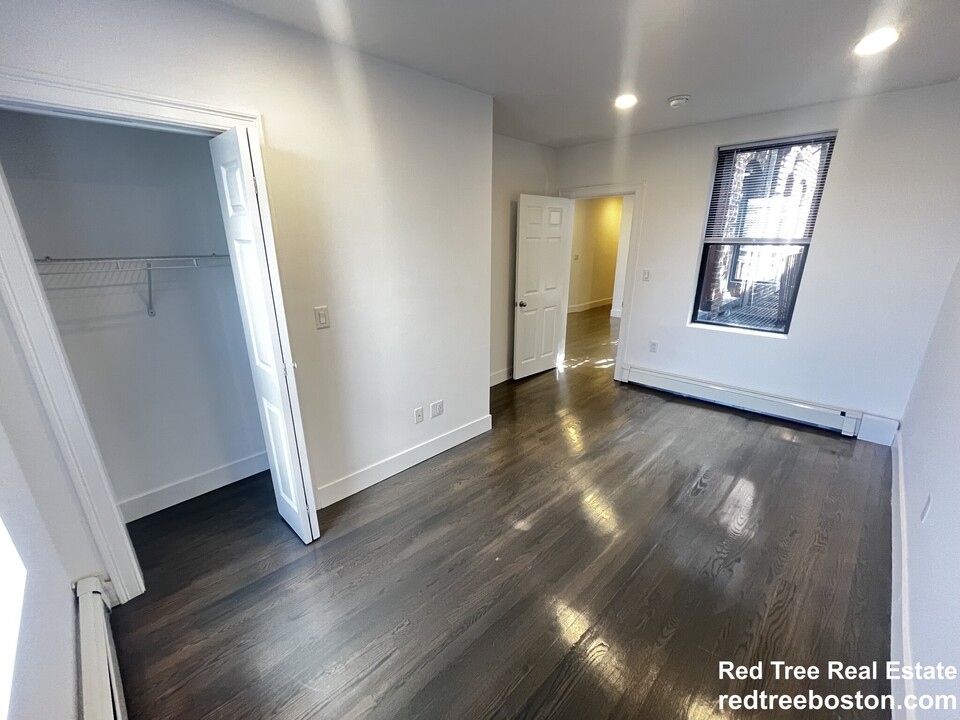 44A Joy St, Unit 9 in Boston, MA - Building Photo