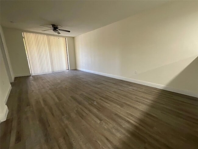 18335 NW 68th Ave, Unit 750-509 in Hialeah, FL - Building Photo - Building Photo