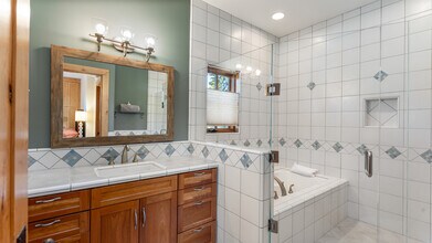 8622 Lloyd Tevis Dr in Truckee, CA - Building Photo - Building Photo