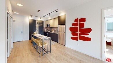 2455 Overland Ave in Los Angeles, CA - Building Photo - Building Photo