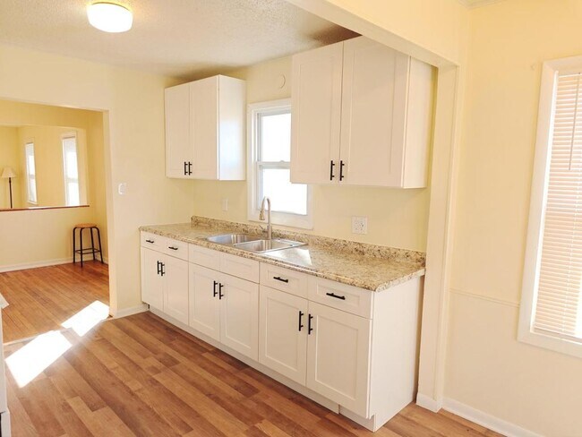 36122 Booth St in Westland, MI - Building Photo - Building Photo