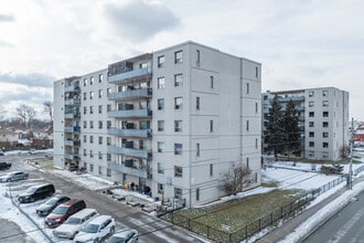 Rose Garden Apartments in Oshawa, ON - Building Photo - Building Photo