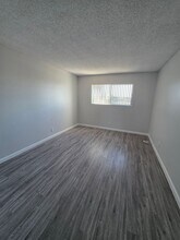 11533 Freeman Ave in Hawthorne, CA - Foto de edificio - Interior Photo