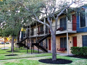 University Place Apartments in Waco, TX - Building Photo - Building Photo