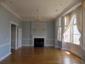 22 Beacon St, Unit 4 in Boston, MA - Building Photo - Building Photo