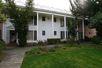 138 Sotoyome St in Santa Rosa, CA - Building Photo - Building Photo