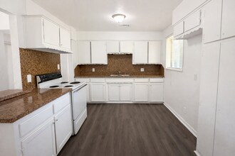 2333 Becker Pl in Del City, OK - Building Photo - Building Photo