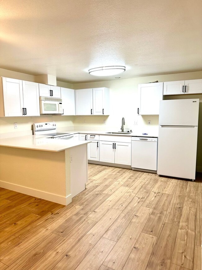 2839 SW Umatilla Ave in Redmond, OR - Building Photo - Building Photo