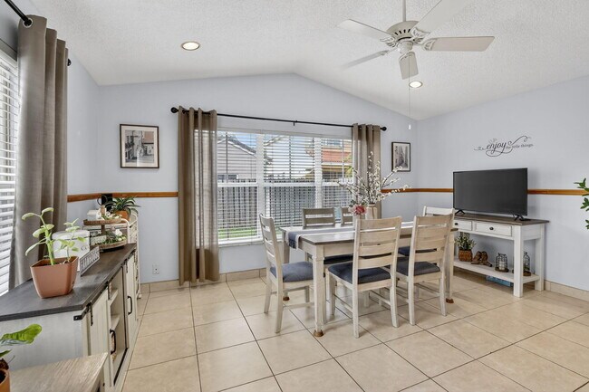 495 Carrington Ln in Weston, FL - Building Photo - Building Photo