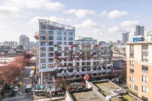 52 Hastings St E in Vancouver, BC - Building Photo