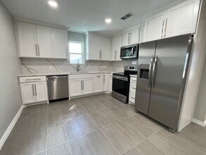 2832 Cherrywood Ave in Dallas, TX - Building Photo - Building Photo