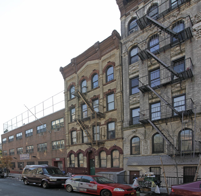 382 S 4th St in Brooklyn, NY - Building Photo - Building Photo