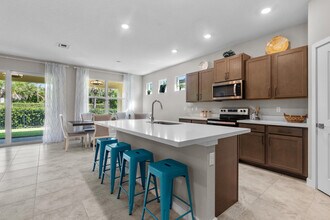 4491 NW Oakleaf Ct in Jensen Beach, FL - Building Photo - Building Photo
