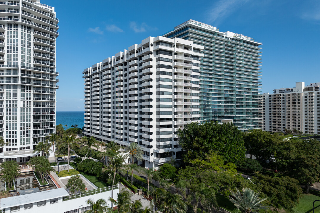 Kenilworth in Bal Harbour, FL - Foto de edificio