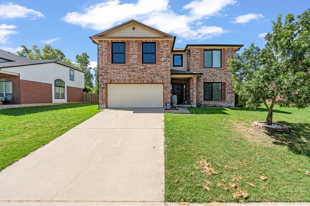 5806 Chuckwagon Cir in Killeen, TX - Building Photo