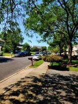 1637 Ilona Dr, Unit LARGE PRIVATE ROOM in Hellertown, PA - Building Photo