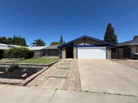 9663 Elmira Cir in Sacramento, CA - Building Photo
