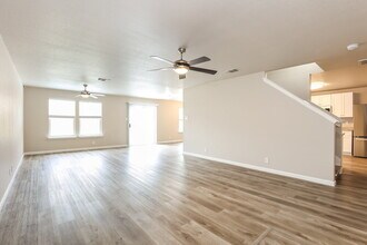 6323 Wild Flower in San Antonio, TX - Foto de edificio - Building Photo