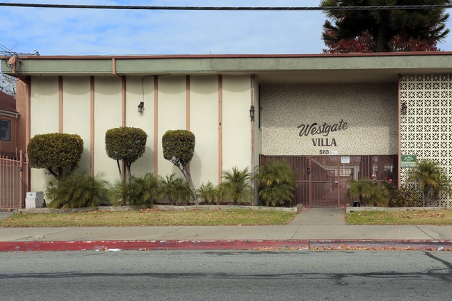 Westgate Villa Apartments in Azusa, CA - Foto de edificio - Building Photo