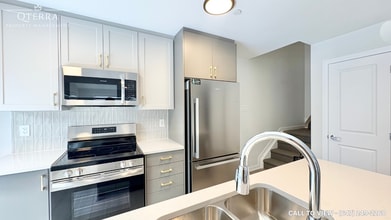 701 Glenroy Gilbert Dr in Ottawa, ON - Building Photo - Building Photo