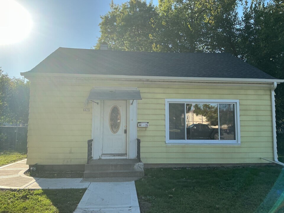 4475 N Sherman Blvd in Milwaukee, WI - Building Photo