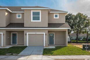 1048 Oak Hammock in Lakeland, FL - Building Photo