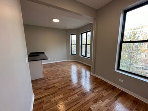 3515 N Sheffield Ave, Unit 2F in Chicago, IL - Building Photo - Building Photo