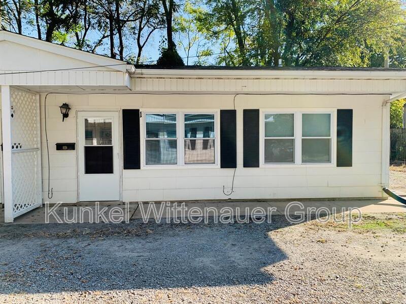 1 Hickory Ct in O'Fallon, IL - Building Photo