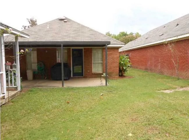 8546 English Oak Loop in Montgomery, AL - Building Photo - Building Photo