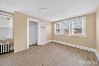 1167 Green St in Woodbridge Township, NJ - Building Photo - Building Photo