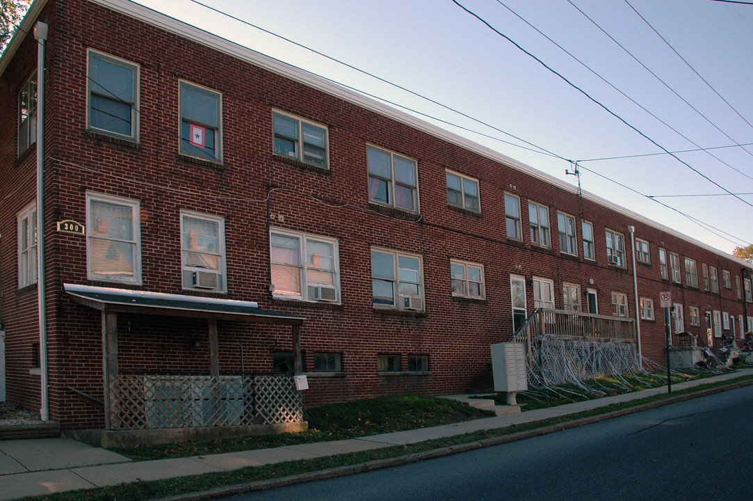 300 N Hanover St in Elizabethtown, PA - Building Photo