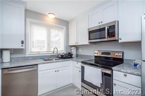 747 N Main St in West Hartford, CT - Building Photo - Building Photo