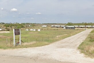 126 Alton Ave in Charlotte, TX - Foto de edificio - Building Photo