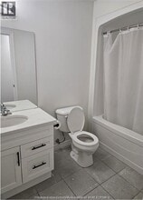 393 Magnolia Ln in Lakeshore, ON - Building Photo - Building Photo
