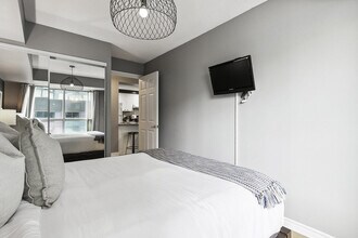 168 Simcoe St in Toronto, ON - Building Photo - Building Photo