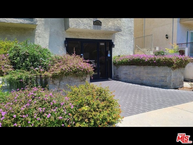 1818 Glendon Ave in Los Angeles, CA - Building Photo - Building Photo