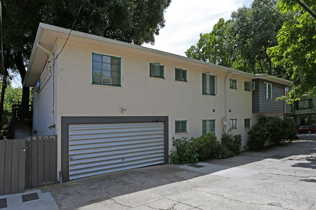 1417 23rd St in Sacramento, CA - Foto de edificio - Building Photo