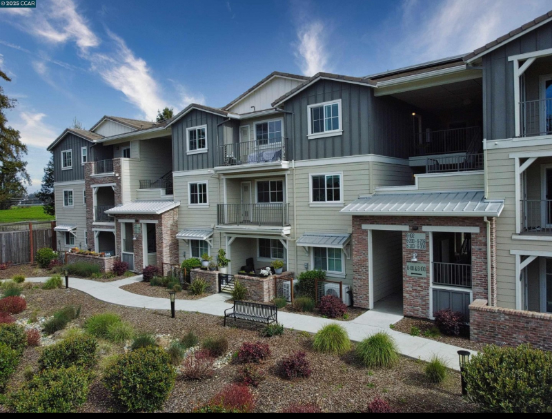 1410 Mauro Pietro Dr in Petaluma, CA - Foto de edificio