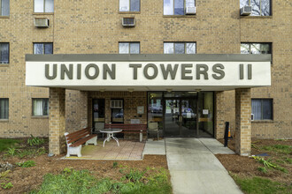 Union Towers II in Weymouth, MA - Foto de edificio - Building Photo