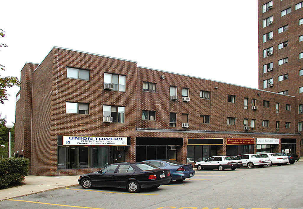 Union Towers in Weymouth, MA - Foto de edificio