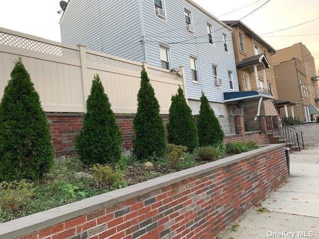 43-12 23rd Ave in Queens, NY - Building Photo