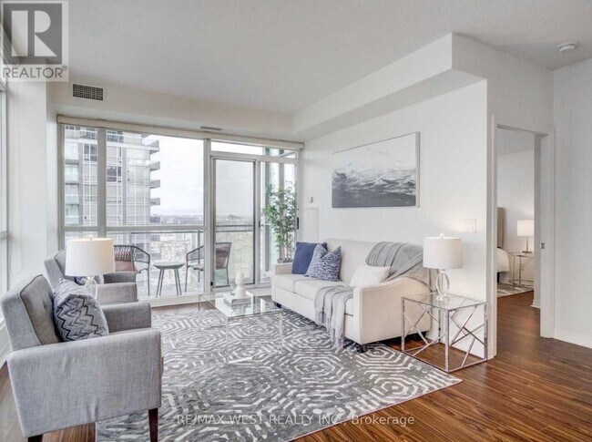 225-3225 Webb Dr in Mississauga, ON - Building Photo - Building Photo